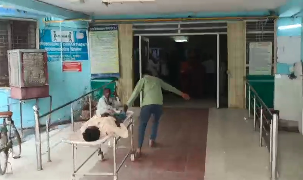 तेज रफ्तार का कहर: बस ने बाइक सवार को रौंदा, 2 की मौके पर मौत, 1 की हालत गंभीर