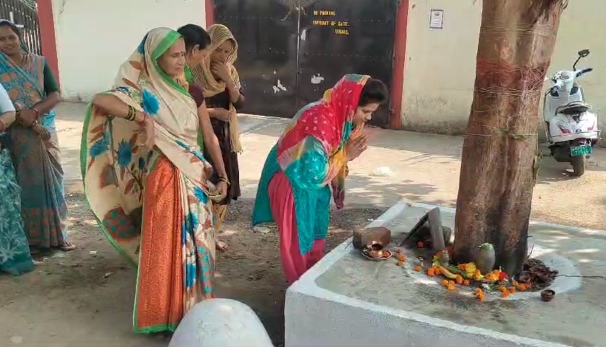आखिरकार मिल गए भगवान: दीपावली की रात से हुए थे गायब, जहां से उठाया था, उसी जगह रख गए चोर