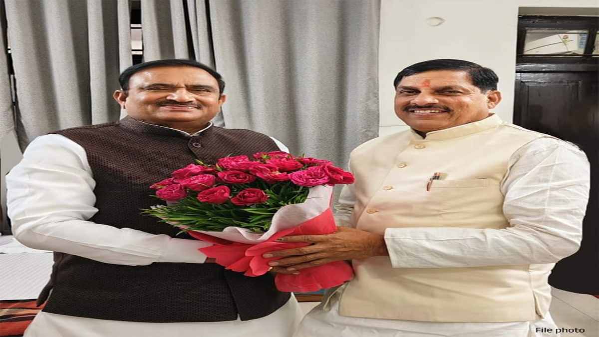 Phone Tapping Case: पूर्व गृहमंत्री तड़के पहुंचे भोपाल, CM डॉ. मोहन से की मुलाकात, पुलिसकर्मियों पर लगाया था जासूसी का आरोप