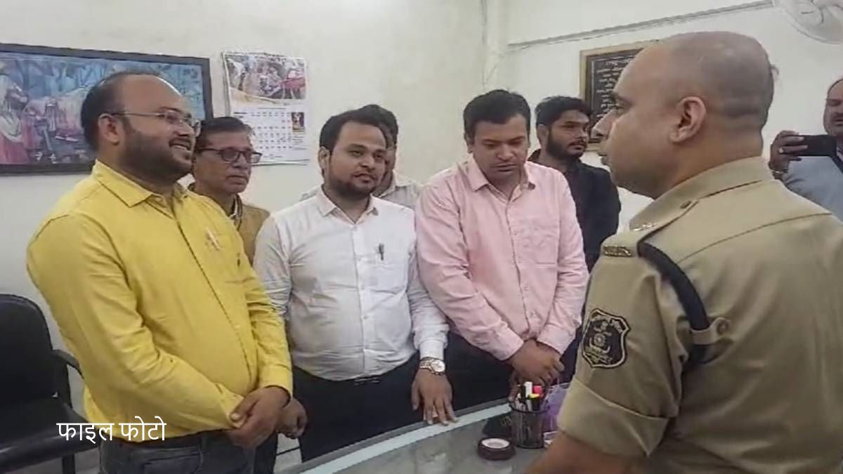 नायब तहसीलदार से थाना प्रभारी के विवाद पर लामबंद हुए प्रशासनिक अधिकारी, कलमबंद कर आज थाना के सामने करेंगे विरोध प्रदर्शन…