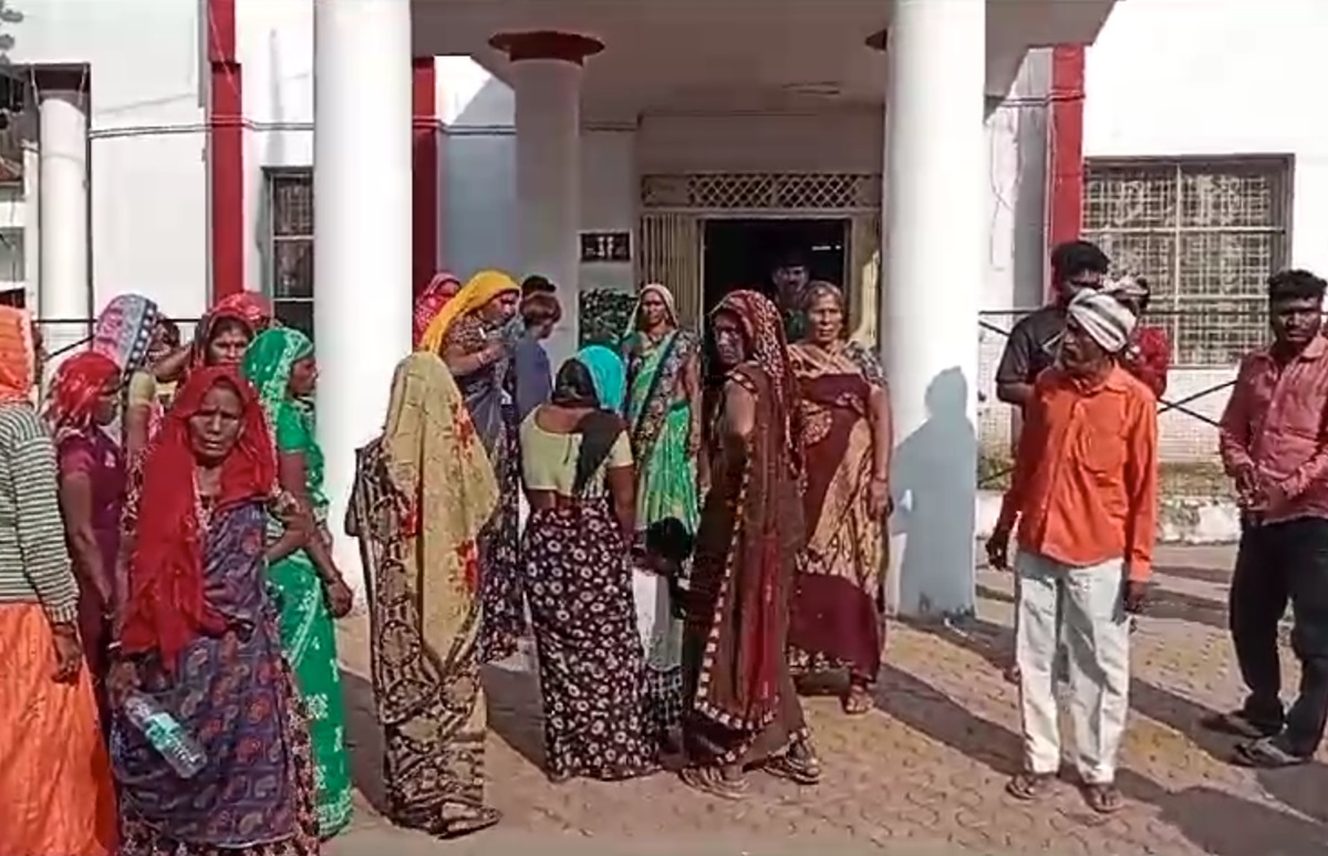 चोरी के शक में महिला की थाने में पिटाई, 2 लेडी कॉन्स्टेबल समेत ASI पर गिरी निलंबन की गाज, TI को कारण बताओ नोटिस