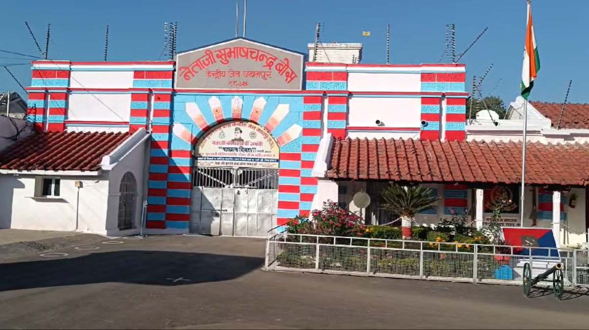 सेंट्रल जेल की सुरक्षा में सेंधः बंदी कई महीनों से चला रहा था मोबाइल, अपराधियों के मौज का अड्डा बना कारागार
