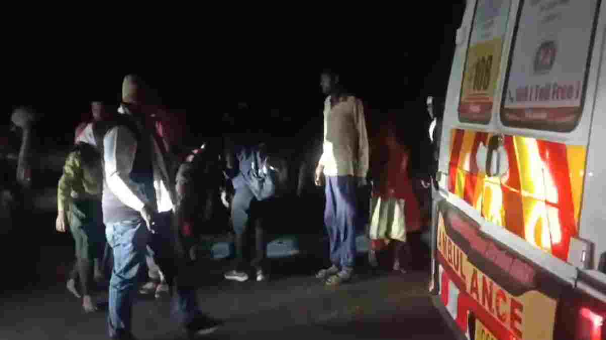 MP में भीषण सड़क हादसा: 80 फीट गहरी खाई में गिरी मजदूरों से भरी जीप, महिलाएं समेत 19 लोग गंभीर घायल