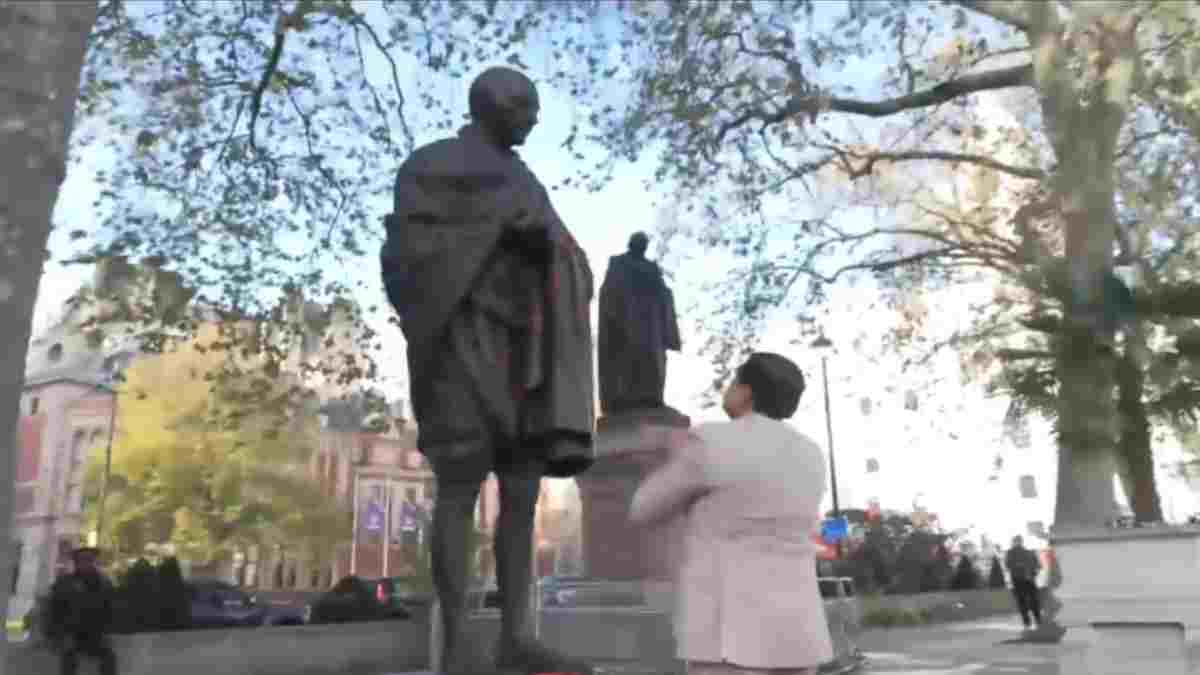 CM Mohan Yadav UK Visit: CM डॉ. मोहन ने महात्मा गांधी की प्रतिमा को अर्पित की श्रद्धांजलि, लंदन में ब्रिटिश सांसदों से की मुलाकात