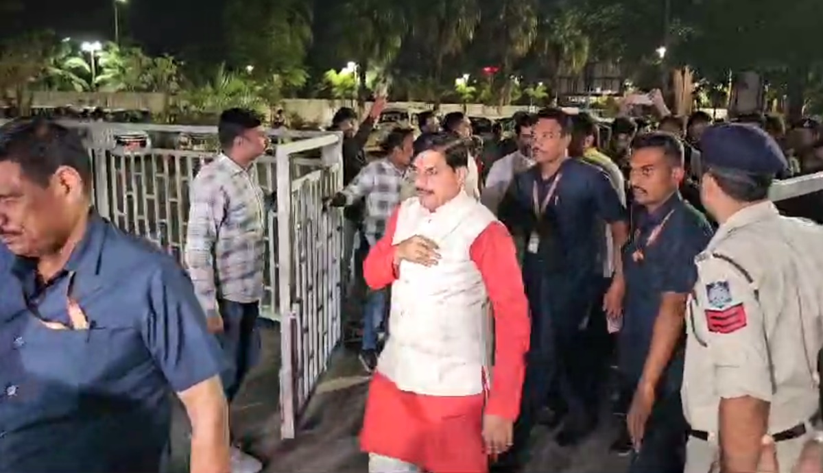 CM डॉ. मोहन ने की कनाडा में मंदिर पर हमले की निंदा, छतरीपुरा घटना पर दी चेतावनी, गुजरात में MP के 4 बच्चों की मौत पर मुआवजे का ऐलान, हाथियों की बसावट के लिए बड़ी घोषणा