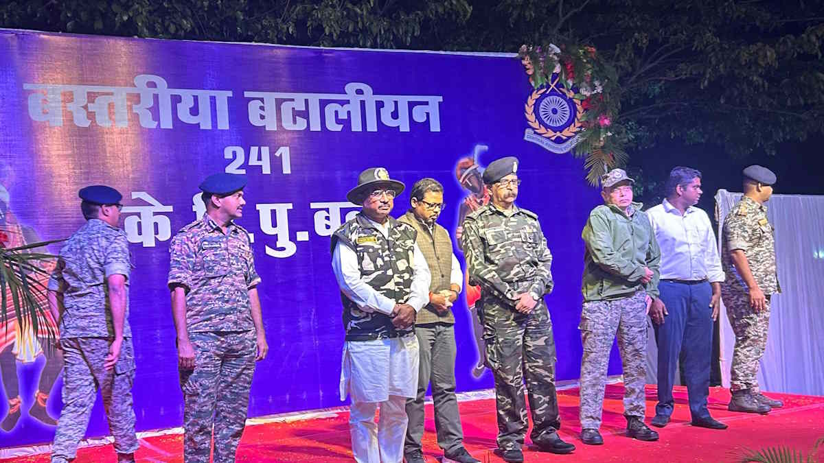मुख्यमंत्री साय पहुंचे बस्तरिया बटालियन के हेड क्वार्टर, जवानों से भेंट कर बढ़ाया हौसला, कैंप में बिताई रात…