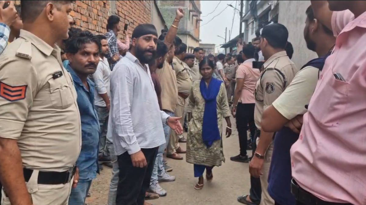 धर्मांतरण के मुद्दे पर रायगढ़ शहर में फिर मचा बवाल, पुलिस ने दो दर्जन लोगों को लिया हिरासत में…