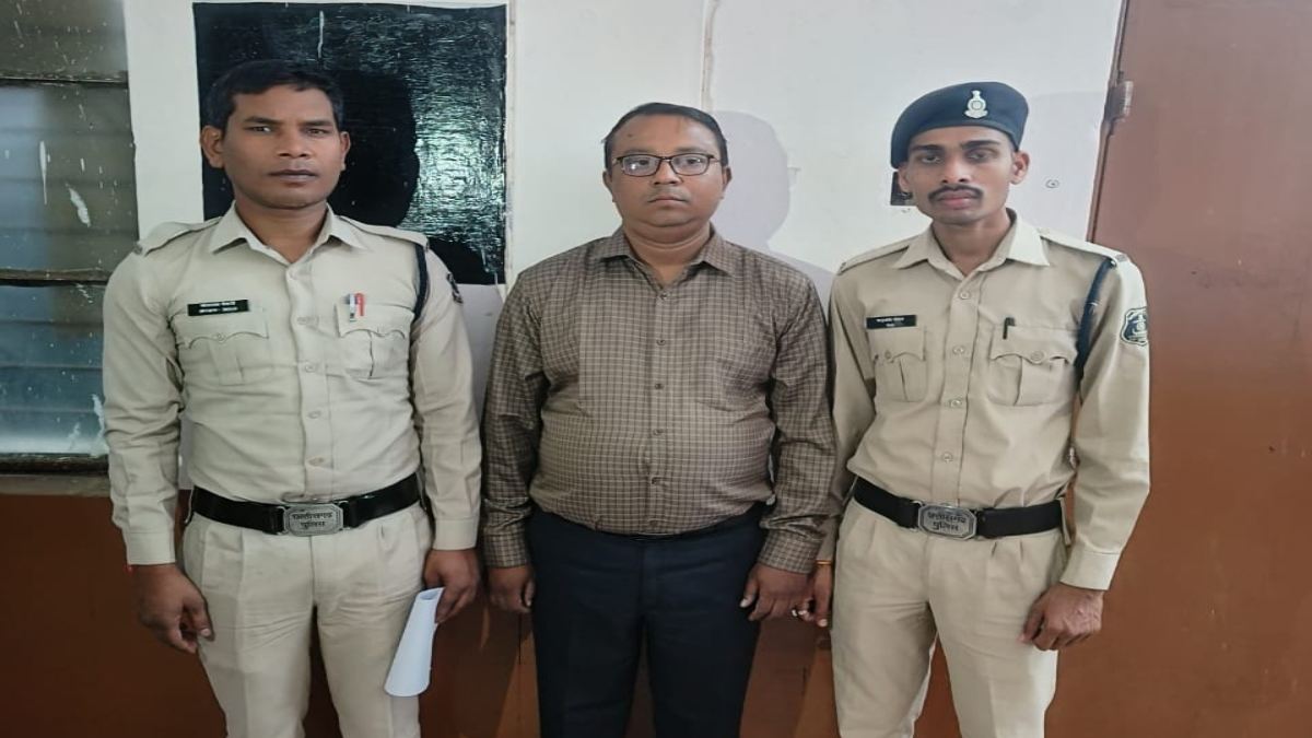 शिक्षण समिति के कर्मचारियों के EPF में फर्जीवाड़ा: हेड अकाउंटेंट 40 लाख रुपये पार कर हो गया था फरार, पुलिस ने किया गिरफ्तार