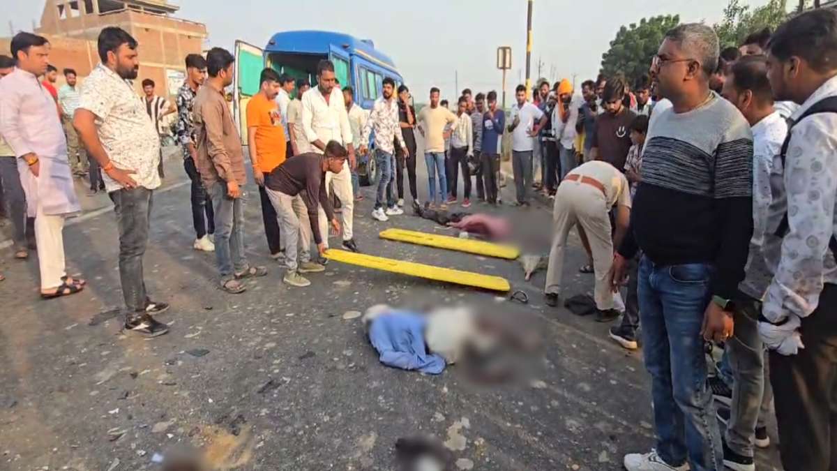 भीषण सड़क हादसा: दो युवकों की मौत, एक की हालत गंभीर, मासूम बच्ची को भी आई चोट
