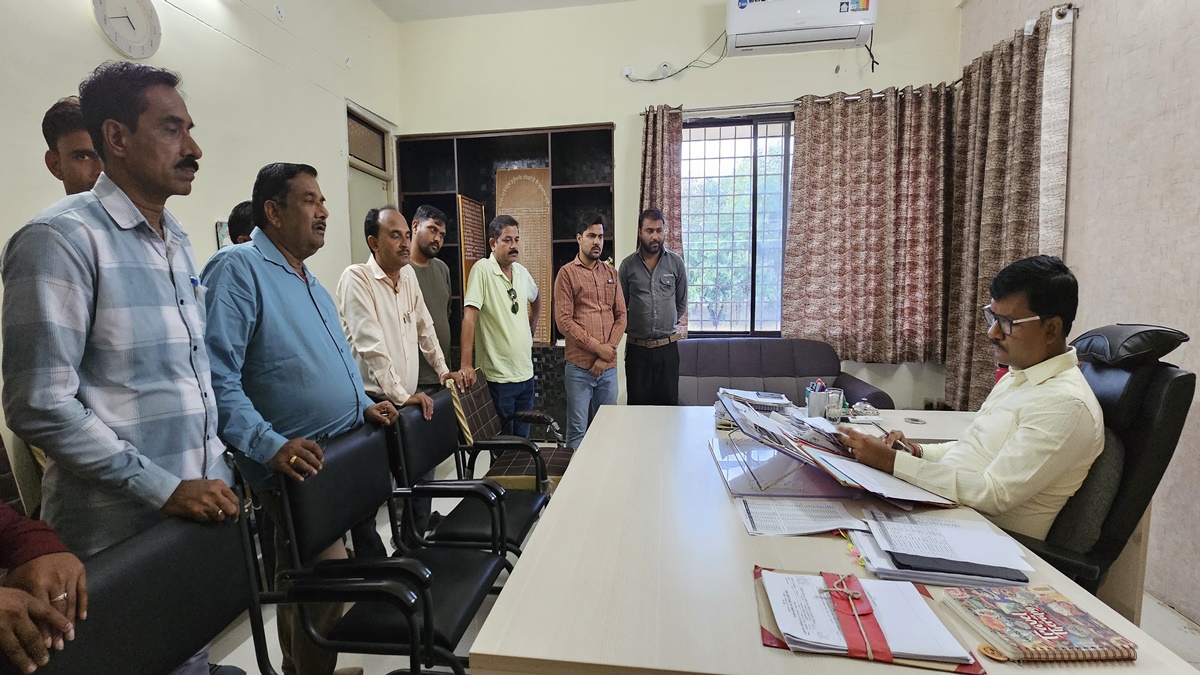 ओपीडी में भाई के नहीं होने से भड़के डॉ. विदेश शर्मा, अस्पताल में मचाया बवाल