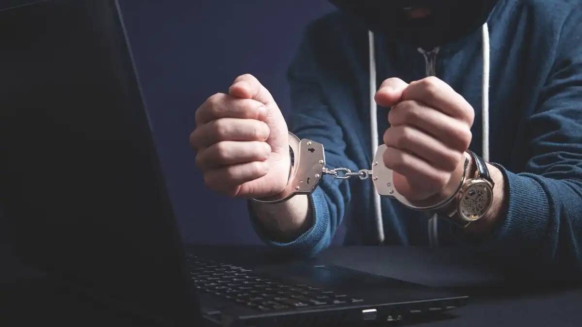 ‘EOW से बोल रहा हूं, तुम्हारे सिम कार्ड से…’, 6 घंटे तक ठगों ने टेलीकॉम इंजीनियर को किया Digital Arrest, कई लाख की डिमांड, असली पुलिस ने ऐसे किया Live Rescue