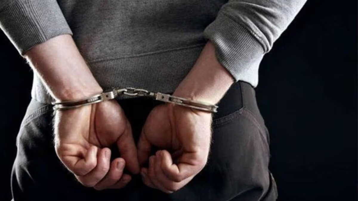 दुश्मन न करे दोस्त ने वो काम किया है… मालदार फ्रेंड को लूटने की बनाई योजना, क्राइम ब्रांच का अधिकारी बनकर ट्रांसफर कराए पौने 3 लाख रुपए