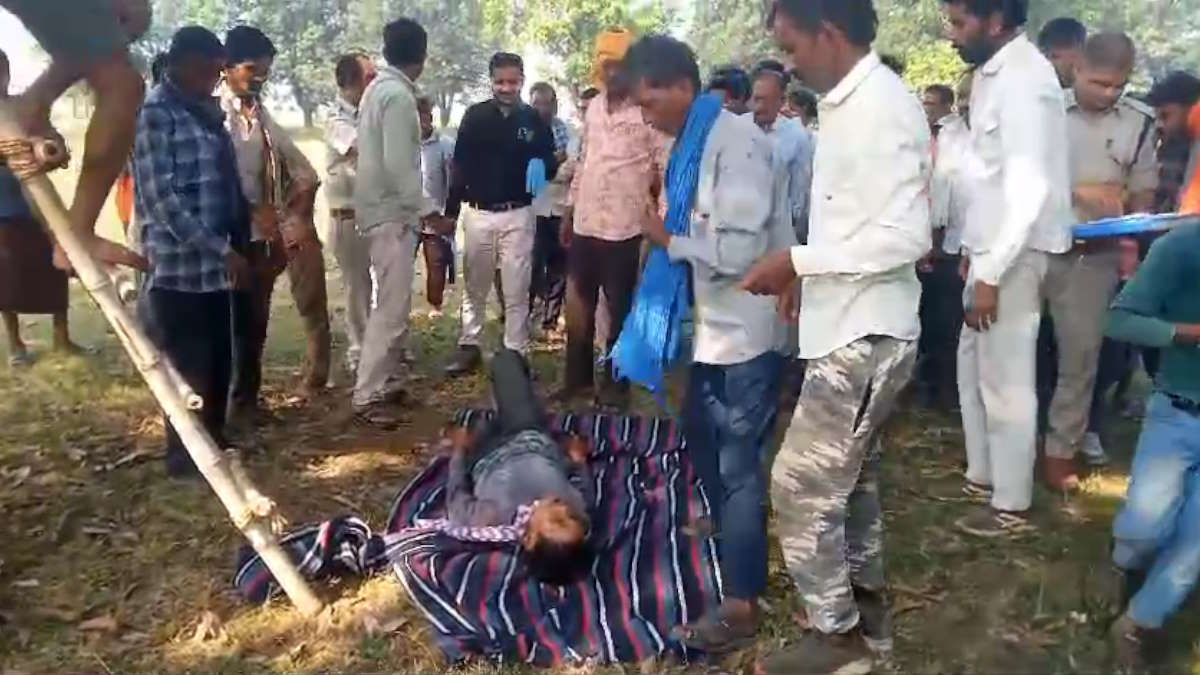 कवर्धा में पेड़ पर लटकी मिली युवक की लाश, गांव में मची सनसनी…