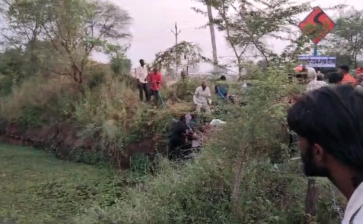 खेत सिंचाई करने घर से निकला था युवक, तालाब में मिली तैरती हुई लाश, शव देख परिजन हुए बेसुध