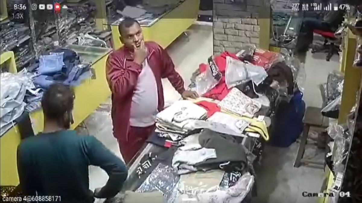 पुलिस कर्मी बताकर ठगीः हजारों के कपड़े खरीदे और साहब को दिखाने के बहाने हो गया फरार, वारदात कैमरे में कैद