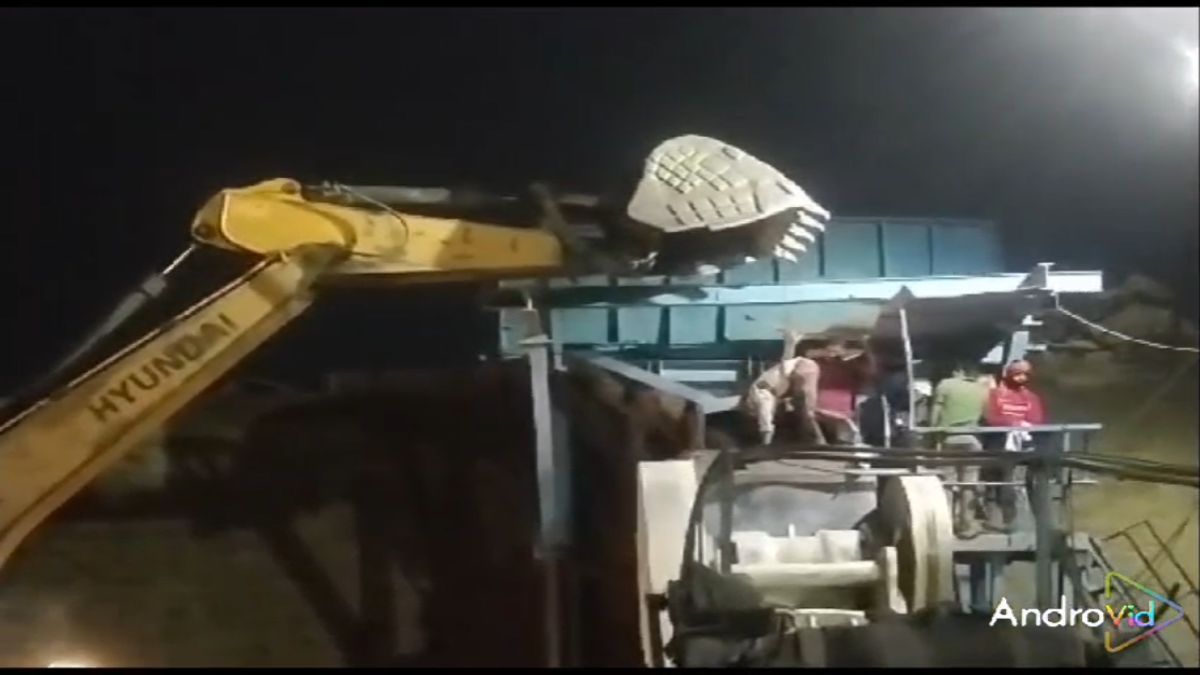 दर्दनाक हादसाः क्रेशर में गिरने से युवक की मौत, गुस्साए ग्रामीणों ने सड़क पर लगाया जाम, की मुआवजे की मांग