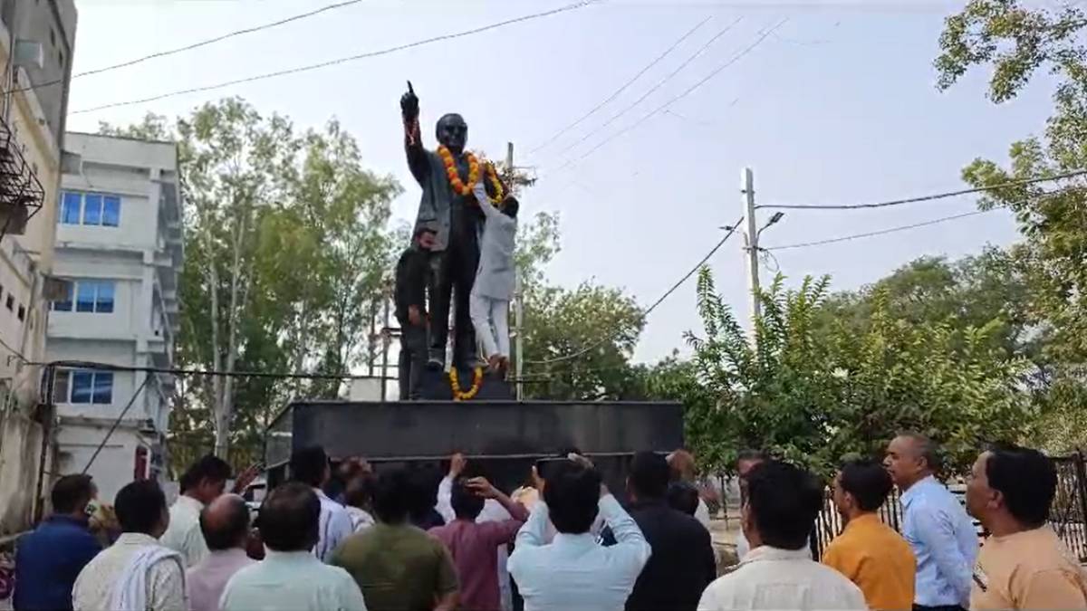 अंबेडकर की मूर्ति तोड़ने को लेकर कांग्रेस ने किया प्रदेश भर में विरोध प्रदर्शनः राज्यपाल को ज्ञापन सौंप कार्रवाई की मांग