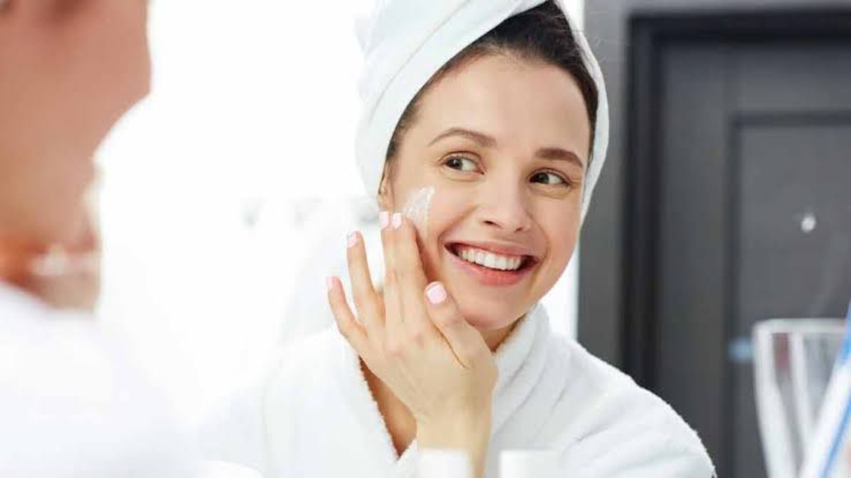 Skin Care Tips in Winter: ठंड में आप भी अपनी स्किन में बहुत ज़्यादा लगते हैं body लोशन, तो हो सकती है skin से जुड़ी ये समस्याएं
