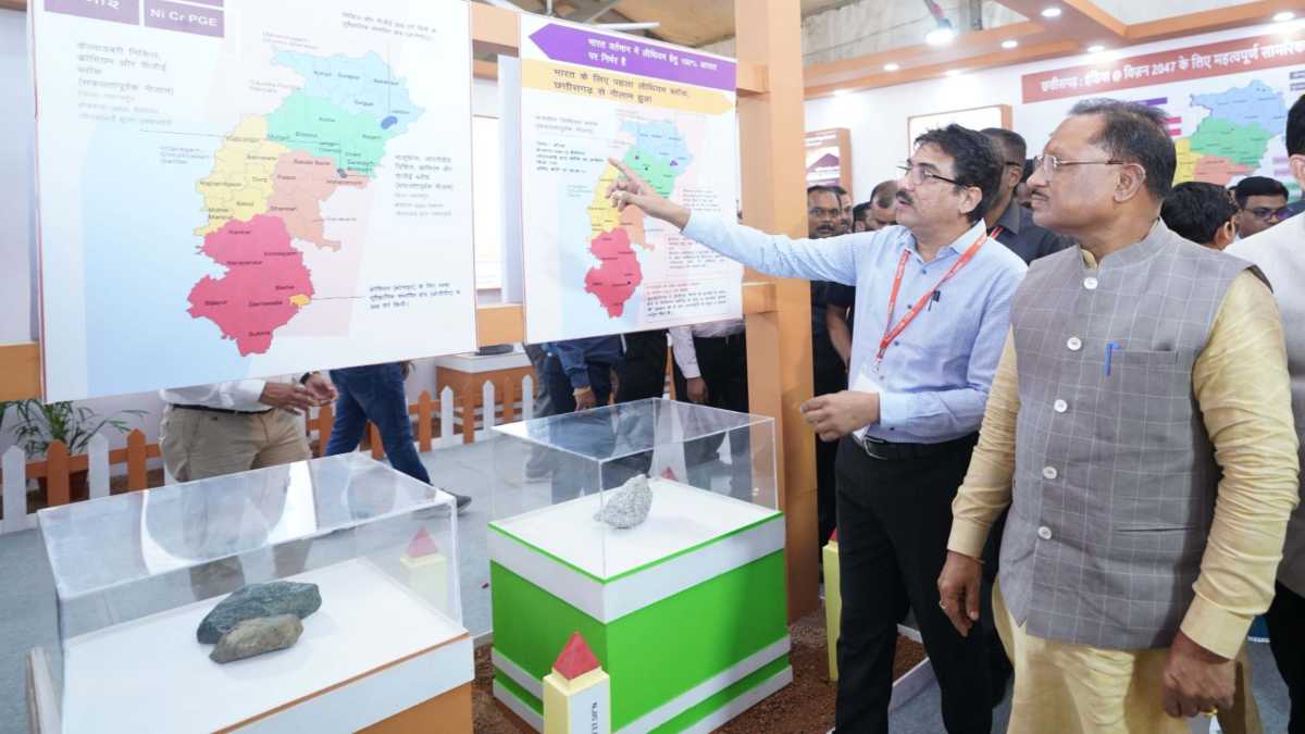 छत्तीसगढ़ राज्योत्सव 2024: लोगों को लुभा रही है क्रिटिकल एवं स्ट्रैटेजिक मिनरल्स की प्रदर्शनी, सीएम साय ने खनिज विभाग की प्रदर्शनी का किया अवलोकन