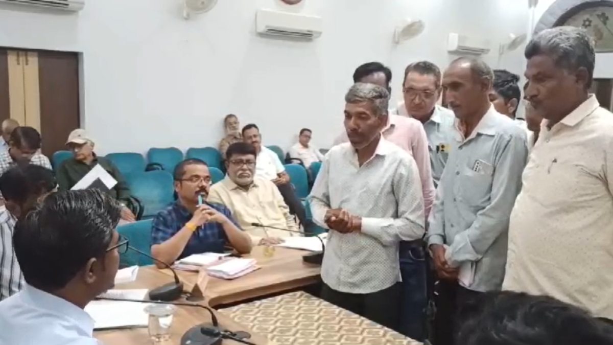 किसानों की चेतावनीः मांगे पूरी नहीं हुई तो फल, सब्जी और दूध करेंगे बंद, सेटेलाइट सर्वे बंद करने सौंपा ज्ञापन
