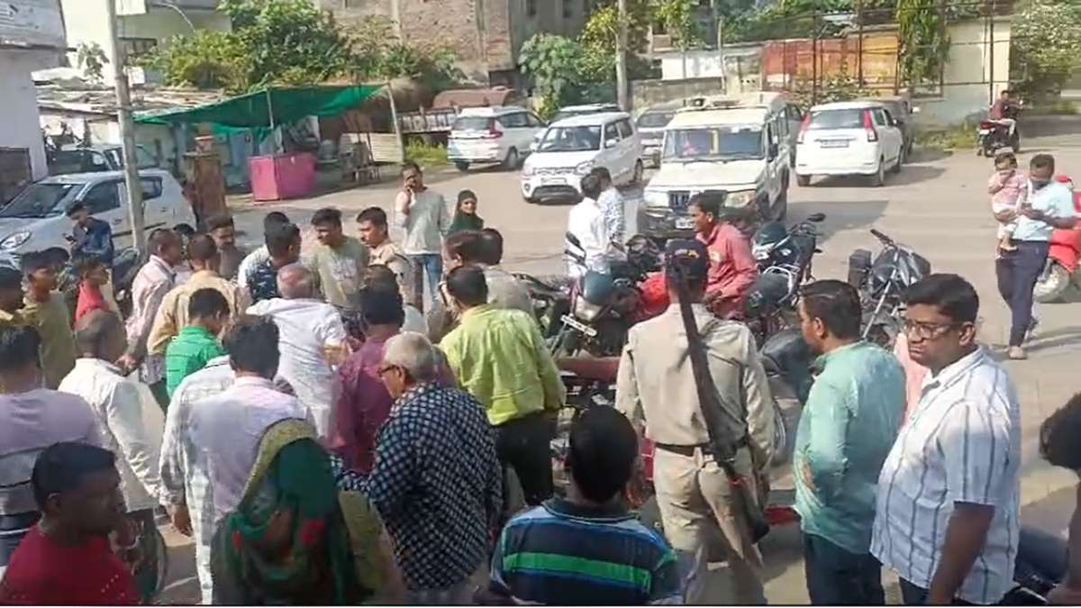 व्यापारी से दिनदहाड़े लूट: पुलिस चौकी से तीन किमी दूर बाइक सवार छह बदमाशों ने वारदात को दिया अंजाम