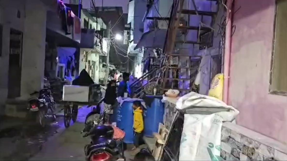 दिल दहला देने वाली घटनाः चार माह के जुड़वा भाई बहन की पानी के ड्रम में डूबने से मौत, पुलिस ने शव निकलवा कर कराया पीएम