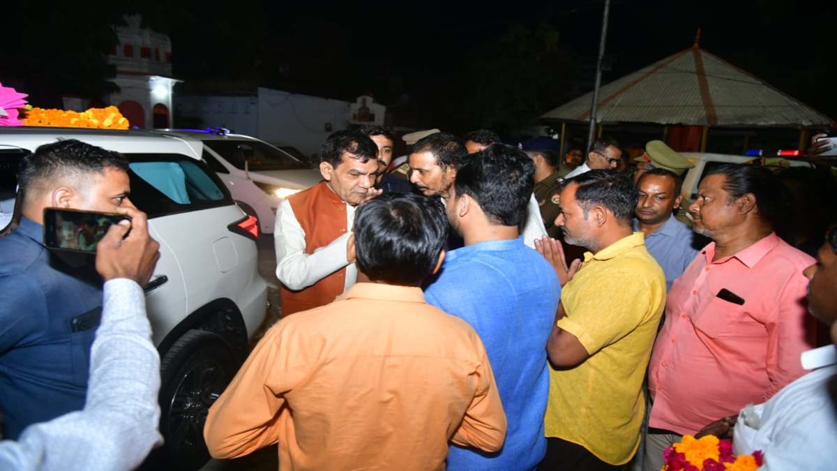 नगर विकास मंत्री एके शर्मा पहुंचे बाराबंकी: छठ घाटों का लिया जायजा, महिलाओं की सुरक्षा को लेकर दिए निर्देश