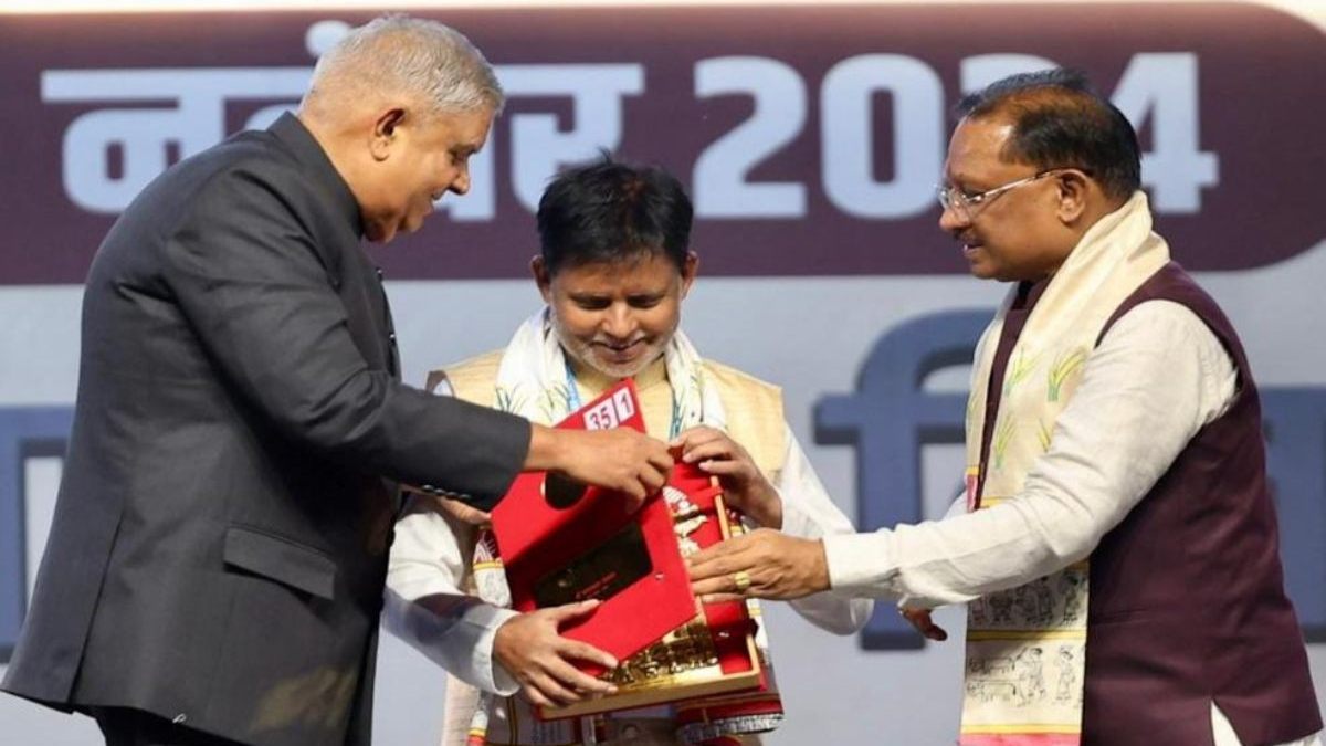 उपराष्ट्रपति जगदीप धनखड़ ने 36 विभूतियों को राज्य अलंकरण से किया सम्मानित, कहा- छत्तीसगढ़ के छत्तीस सम्मान…इन्हें देखकर मुझे मिली ऊर्जा…