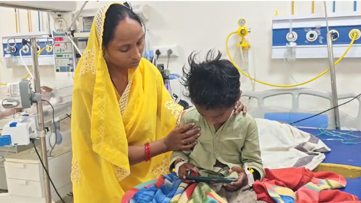खेल खेल में साड़ी में फंसकर 5 साल के बच्चे की सांस अटकीः मां ने CPR देकर बच्चे को दी नई जिंदगी