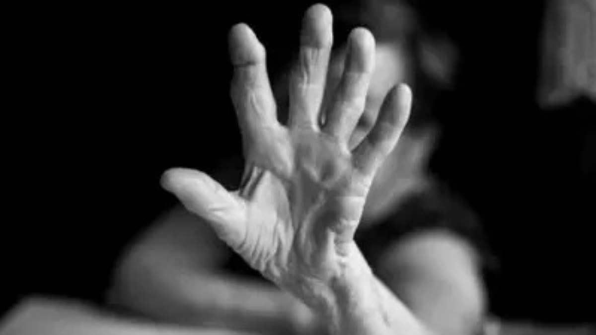 25 साल के नाती ने 75 साल की नानी से किया दुष्कर्म, जान से मारने की धमकी देकर की दरिंदगी