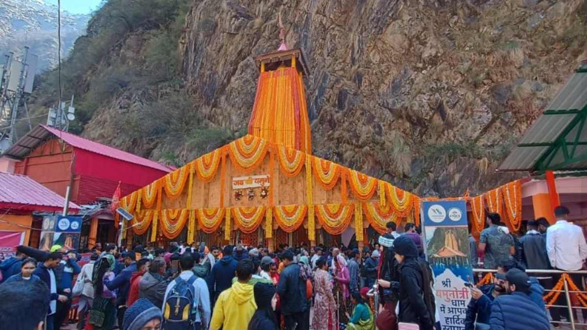 यमुनोत्री धाम के कपाट हुए बंद: जयकारों ने गूंज उठा मंदिर परिसर, खरसाली में होंगे ‘मां यमुना’ के दर्शन