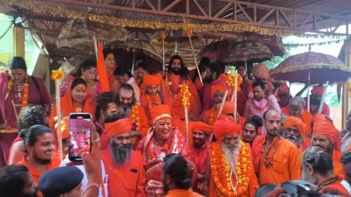 Mahakumbh 2025: संत-महात्माओं का नगर प्रवेश शुरू, जूना और किन्नर अखाड़े के संत पहुंचे प्रयागराज