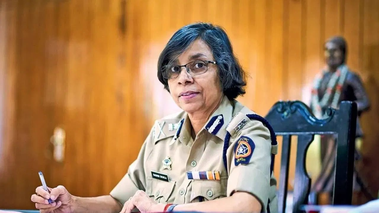 महाराष्ट्र में विधानसभा चुनाव से पहले EC की बड़ी कार्रवाई: DGP रश्मि शुक्ला को हटाया, विपक्ष ने किया फैसले का स्वागत