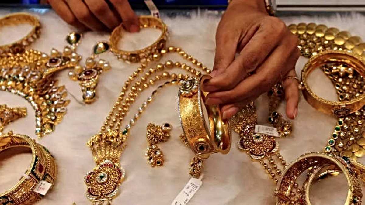 Gold Silver Investment: आज किस भाव में बिक रहे सोने-चांदी के जेवरात, जानिए किस शहर में क्या है भाव…