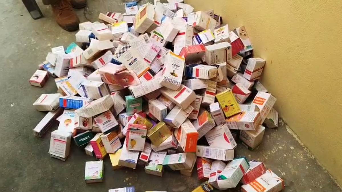 पकड़ी गई चोरी : बिना लाइसेंस के हो रहा था मेडिकल स्टोर का संचालन, धमक पड़ी औषधि विभाग की टीम, फिर…
