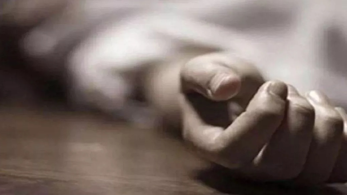 डॉक्टर पर लगा इलाज में लापरवाही का आरोप, मरीज की मौत, भीड़ ने क्लीनिक पर किया हंगामा