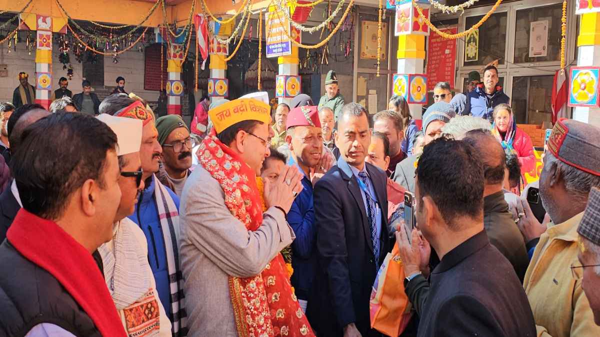 भगवान बद्री विशाल के शरण में पहुंचे CM धामी: पूजा-अर्चना कर लिया आशीर्वाद, कहा- श्रद्धालुओं की यात्रा को सुगम बनाने के लिए सरकार प्रतिबद्ध