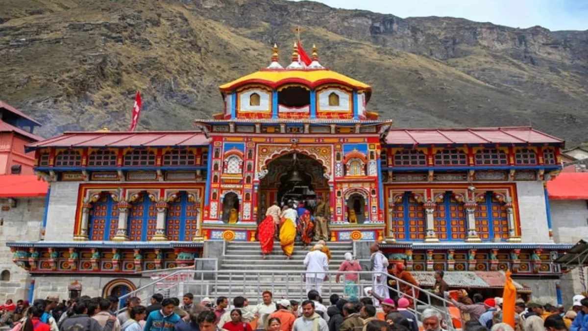 बद्रीनाथ यात्रा : कपाट बंद होने में 4 दिन बाकी, अब भी पहुंच रहे श्रद्धालु, सीएम बोले- सुविधाओं को लेकर सभी में संतोष