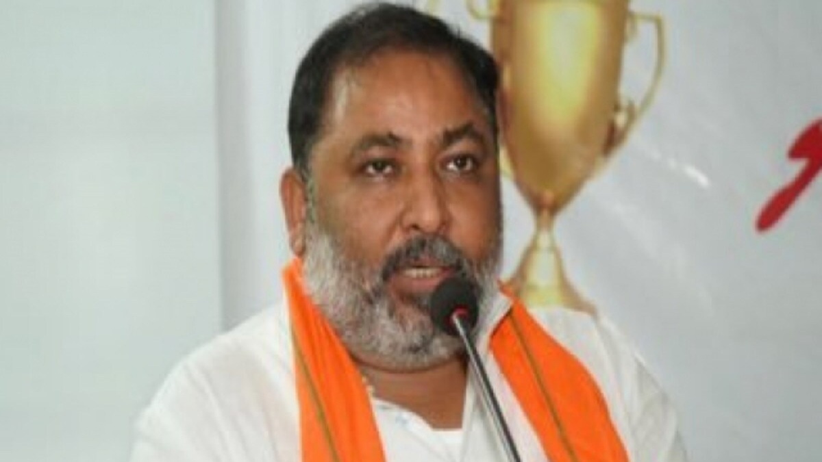 गेरुआ को लेकर खड़गे के बयान पर मंत्री दयाशंकर भड़के, कहा- गेरुआ वस्त्र हमारी शान, इसके खिलाफ कोई बोलता है मतलब देश के खिलाफ बोलता है