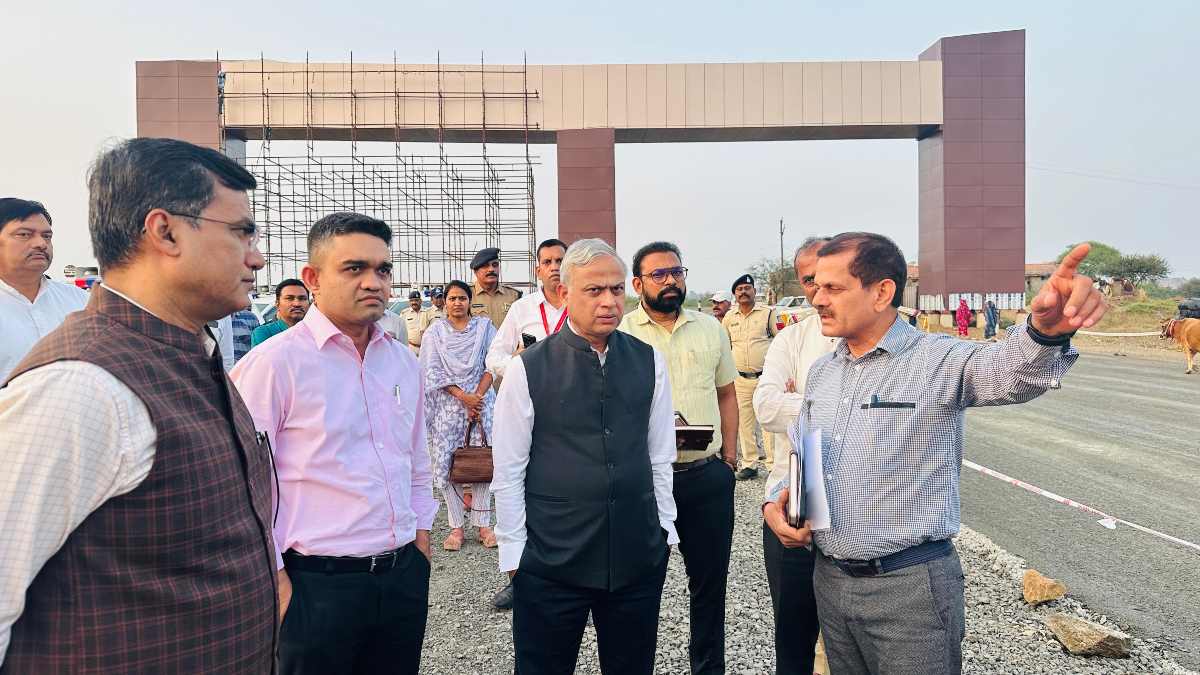 धार में बन रहा ‘पीएम मित्र पार्क’: संभागायुक्त दीपक सिंह ने लिया जायजा, तय समय में काम खत्म करने के दिए निर्देश
