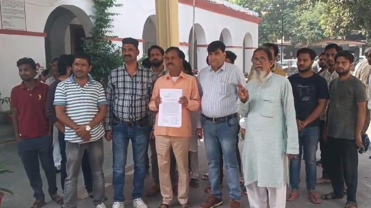 SDM साहब… हाईकोर्ट से बड़े हैं? HC के आदेश को मानने से किया इनकार, अब मुस्लिम समुदाय ने घेरा डीएम कार्यालय, जानें पूरा मामला