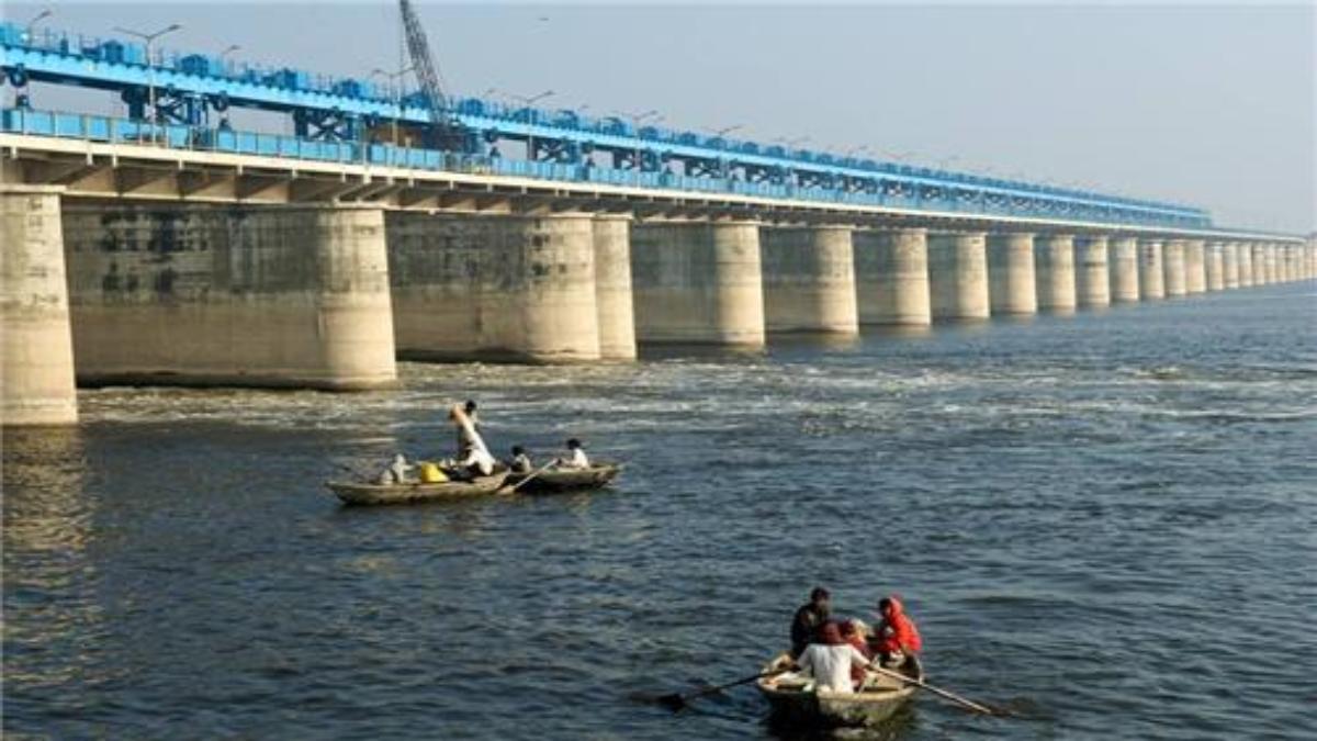 NGT की नाराजगी के बाद जागी योगी सरकार : अब गंगा प्लान के लिए जरिए रोकेगी गंदगी, 30 जिलों में चलेगा अभियान