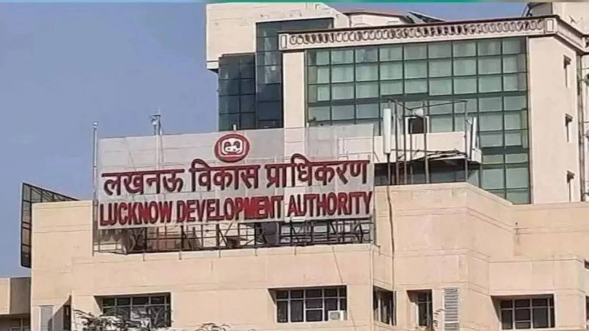 किसको कितना कमीशन मिला ? बिल्डर शादाब से LDA जोन-3 के अधिकारियों की मिलीभगत, सामने से बिल्डिंग सील, पीछे से हो गया निर्माण, कब चलेगा ‘बुलडोजर’