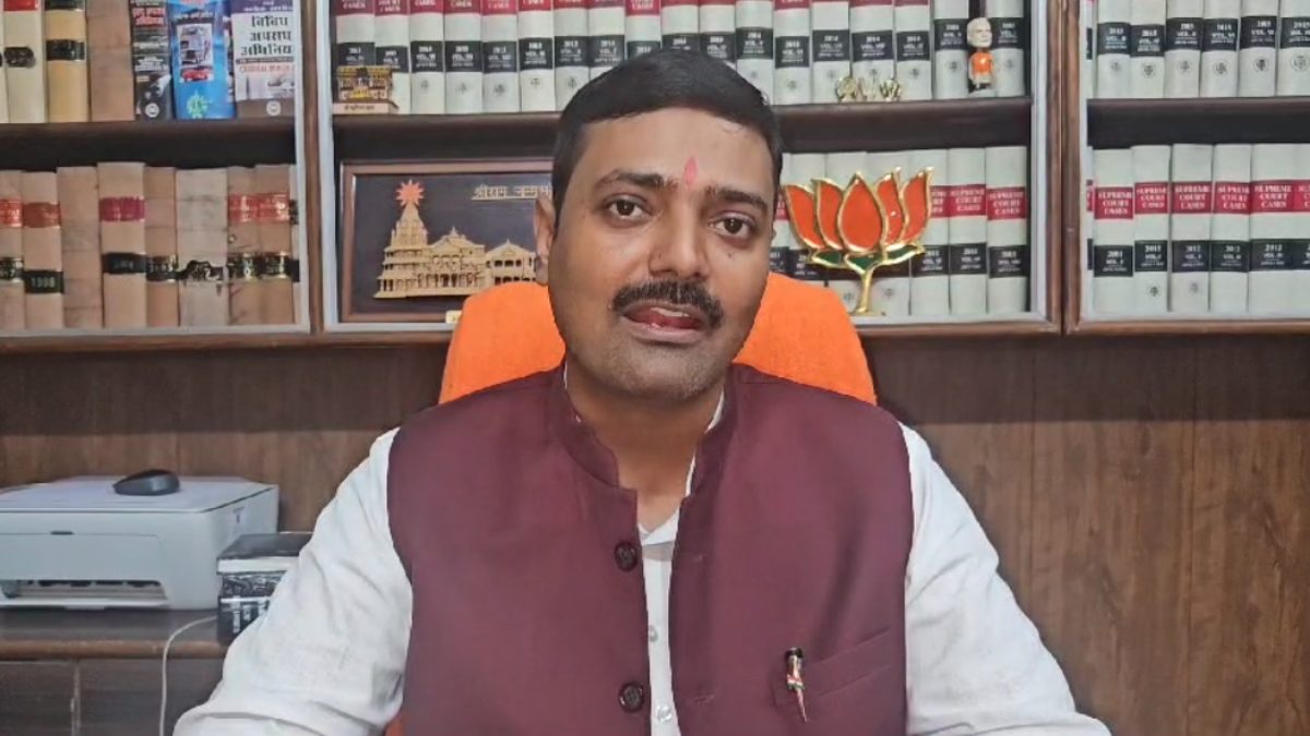‘खड़गे अपना दिमागी संतुलन खो बैठे हैं…’ योगी आदित्यनाथ को आंतकी बताने को लेकर भड़के भाजपाई