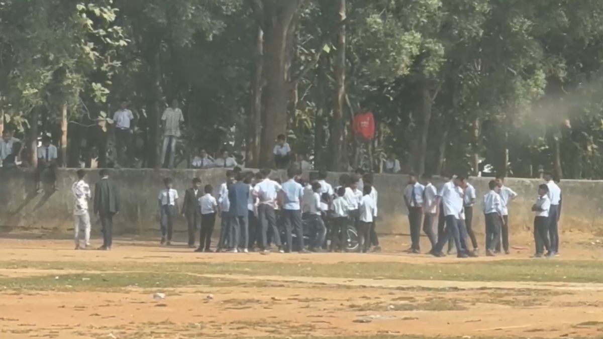 CG News: स्कूल के बाहर छात्रों के बीच हुई जमकर मारपीट, एक का फूटा सिर
