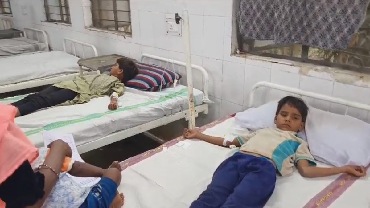 खीर पूड़ी खाना पड़ा महंगा: आंगनबाड़ी केंद्र के 16 बच्चे बीमार, सभी अस्पताल में भर्ती, मौके पर नहीं पहुंचे कोई जिम्मेदार