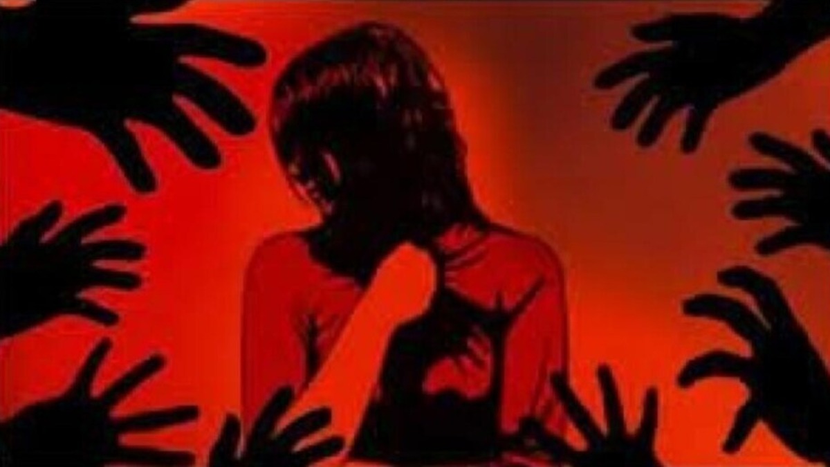 शर्मनाक ! Lover ने दोस्तों के हवाले कर दी अपनी GF, 15 लोगों ने किया रेप