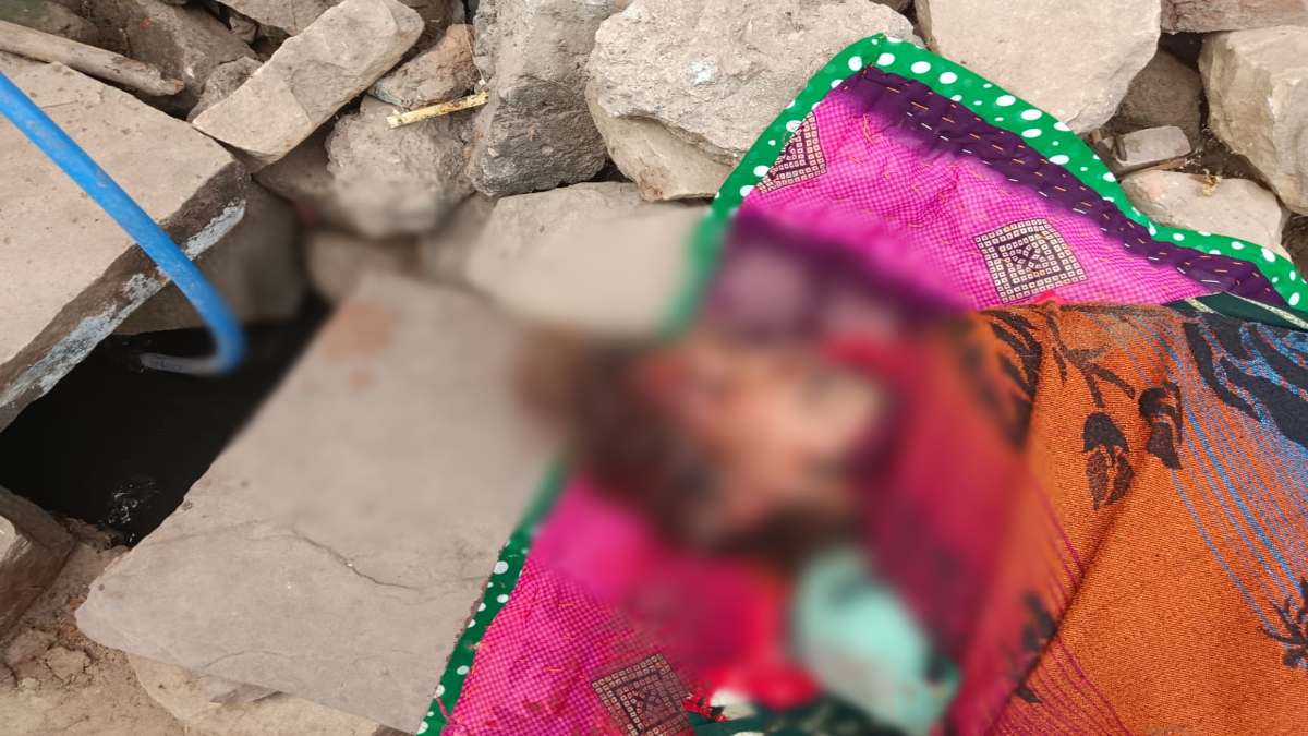 कलयुगी बेटे ने मां के साथ खेला खूनी खेल: पत्थर से कुचलकर सुलाई मौत की नींद, जानिए शराबी ने क्यों दिया वारदात को अंजाम