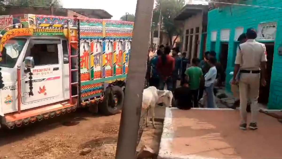 जमीनी विवाद में मौत का खेल: शख्स पर पहले सरिए से किया हमला, फिर भी नहीं भरा मन तो छत से फेंका नीचे, अब खूनी तलाश जुटी में खाकी