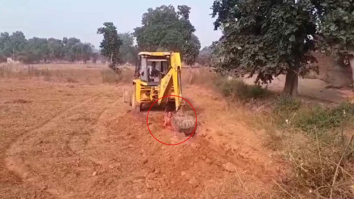 अतिक्रमण हटाने पहुंची प्रशासन: विरोध करने बुलडोजर के सामने खड़ी हुई महिला, फिर जो हुआ…